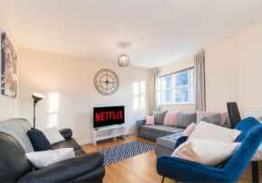 Derby Parliament Spacious 2Bedroom Apartment with Parking